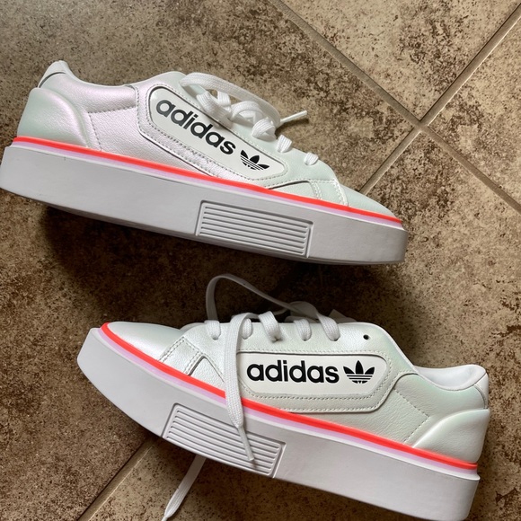 🌟 NEW ADIDAS SLEEK SUPER WOMEN SIZE 8, BUT FIT LIKE A SIZE 9 🌟 - Picture 11 of 16